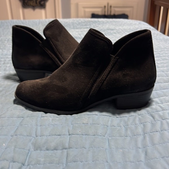 Black suede booties size 8 - Picture 5 of 5
